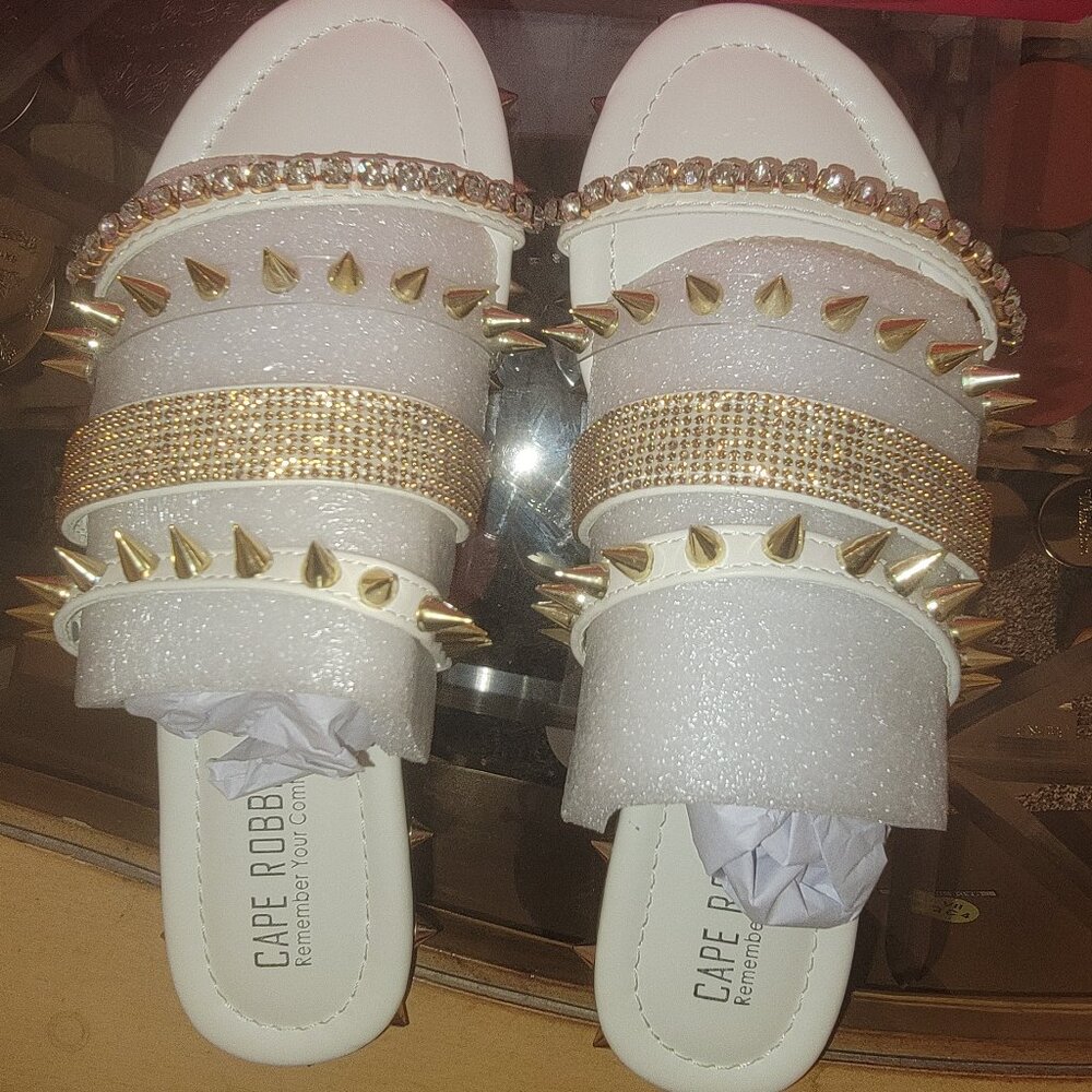 🎉 NEW SPIKED SANDALS Size 7